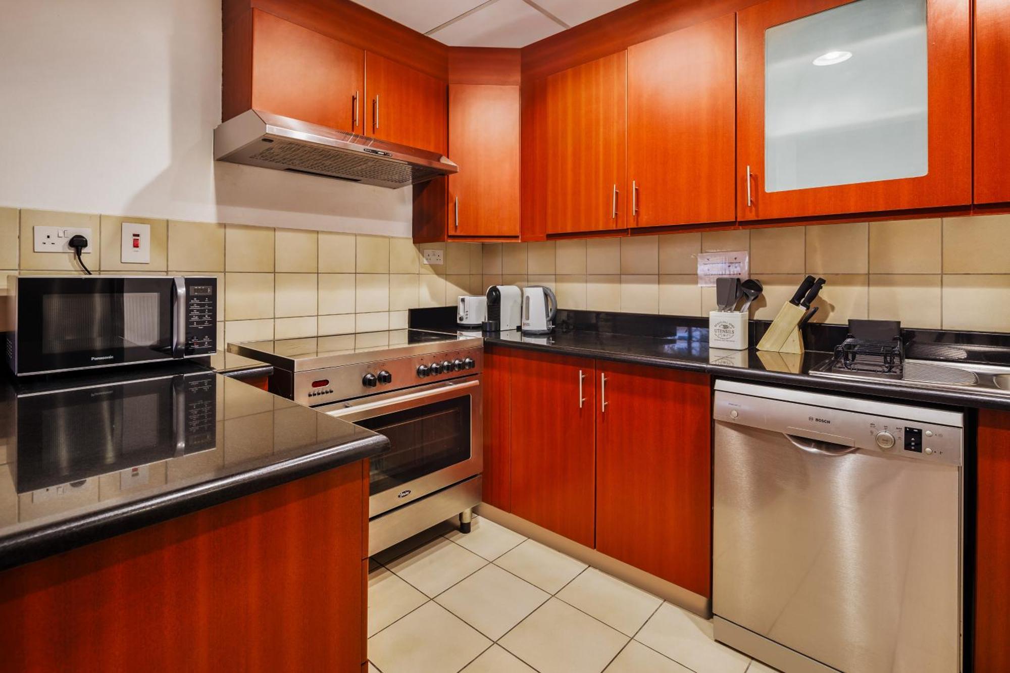 Cosy 4br On Jbr - Close To Shops & Dining, Perfect For Families & Groups - By Sunkissed Homes Apartment