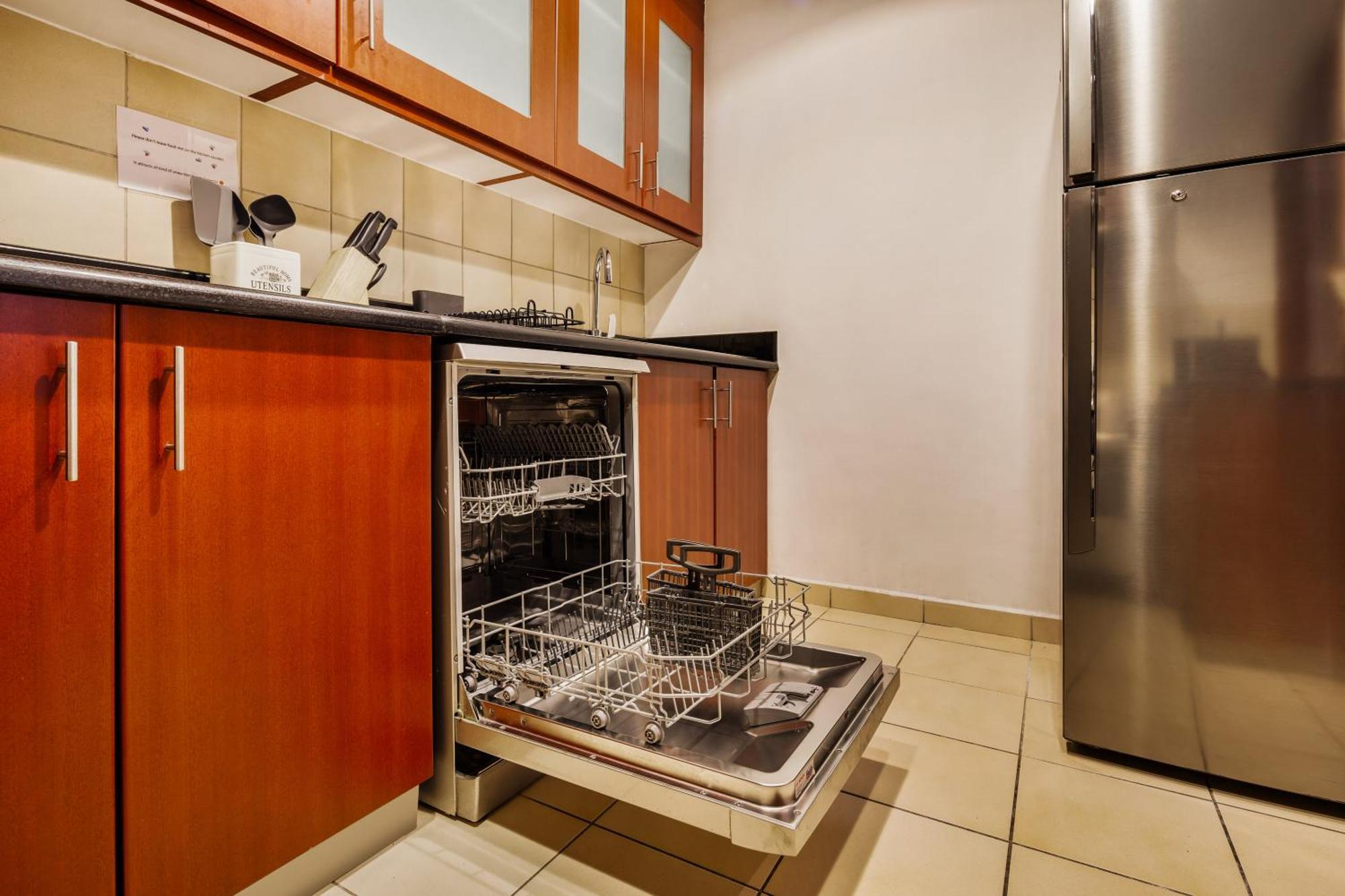 Apartment Cosy 4br On Jbr - Close To Shops & Dining, Perfect For Families & Groups - By Sunkissed Homes *