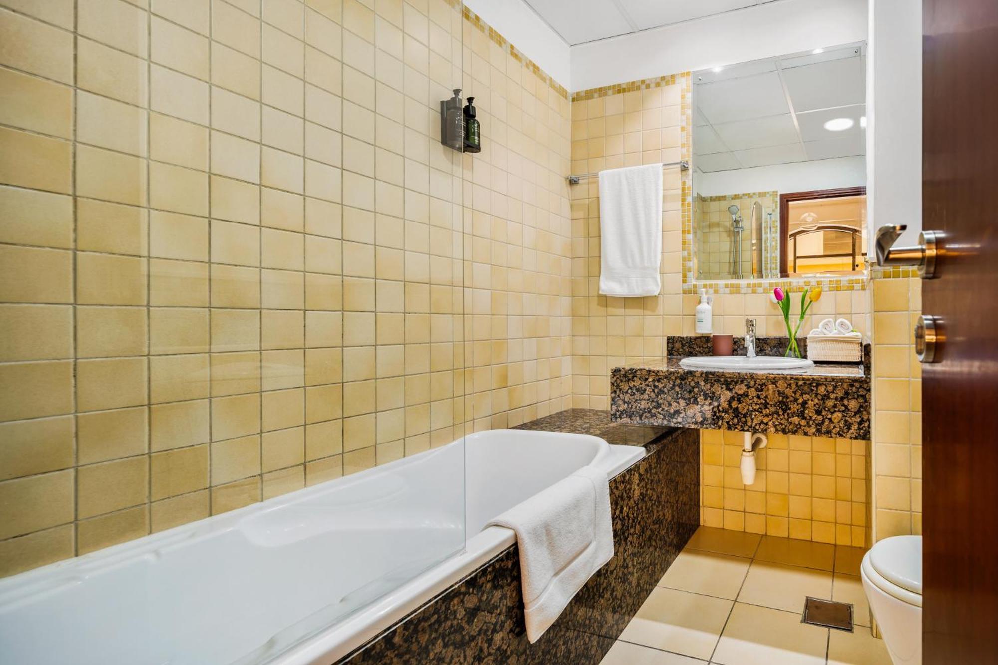 Cosy 4br On Jbr - Close To Shops & Dining, Perfect For Families & Groups - By Sunkissed Homes * Dubai