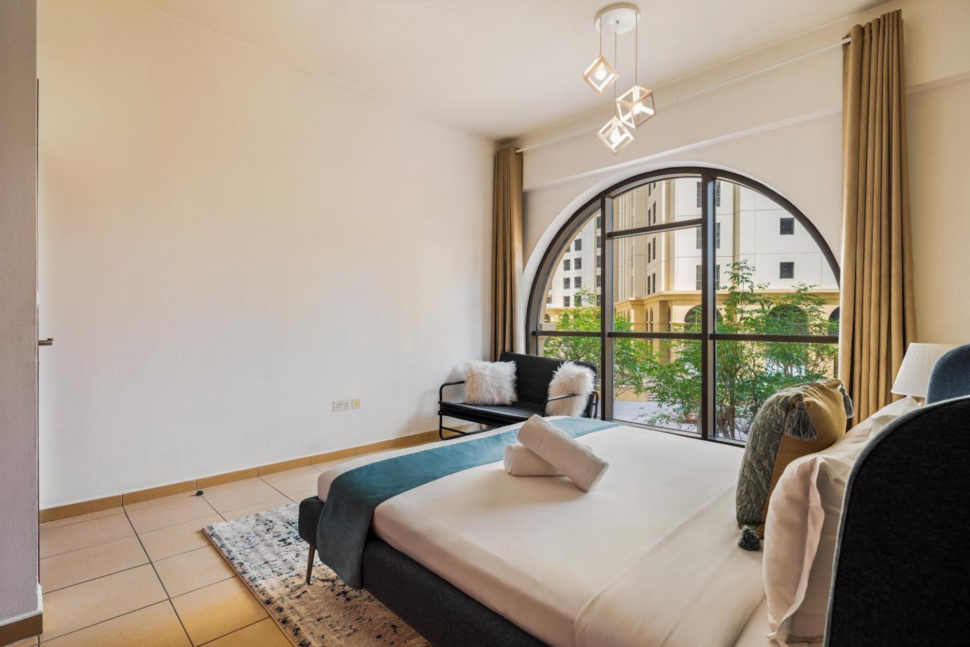 Cosy 4br On Jbr - Close To Shops & Dining, Perfect For Families & Groups - By Sunkissed Homes