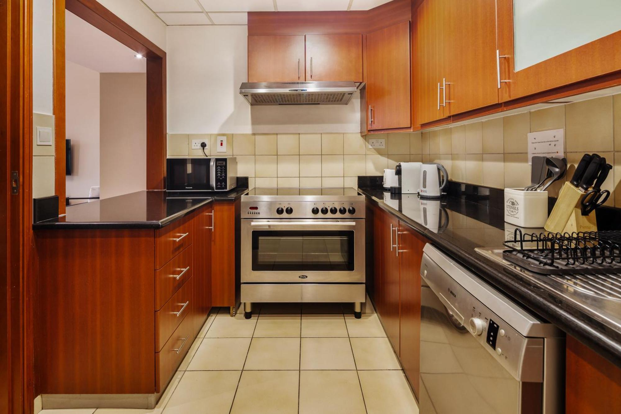 Cosy 4br On Jbr - Close To Shops & Dining, Perfect For Families & Groups - By Sunkissed Homes Apartment