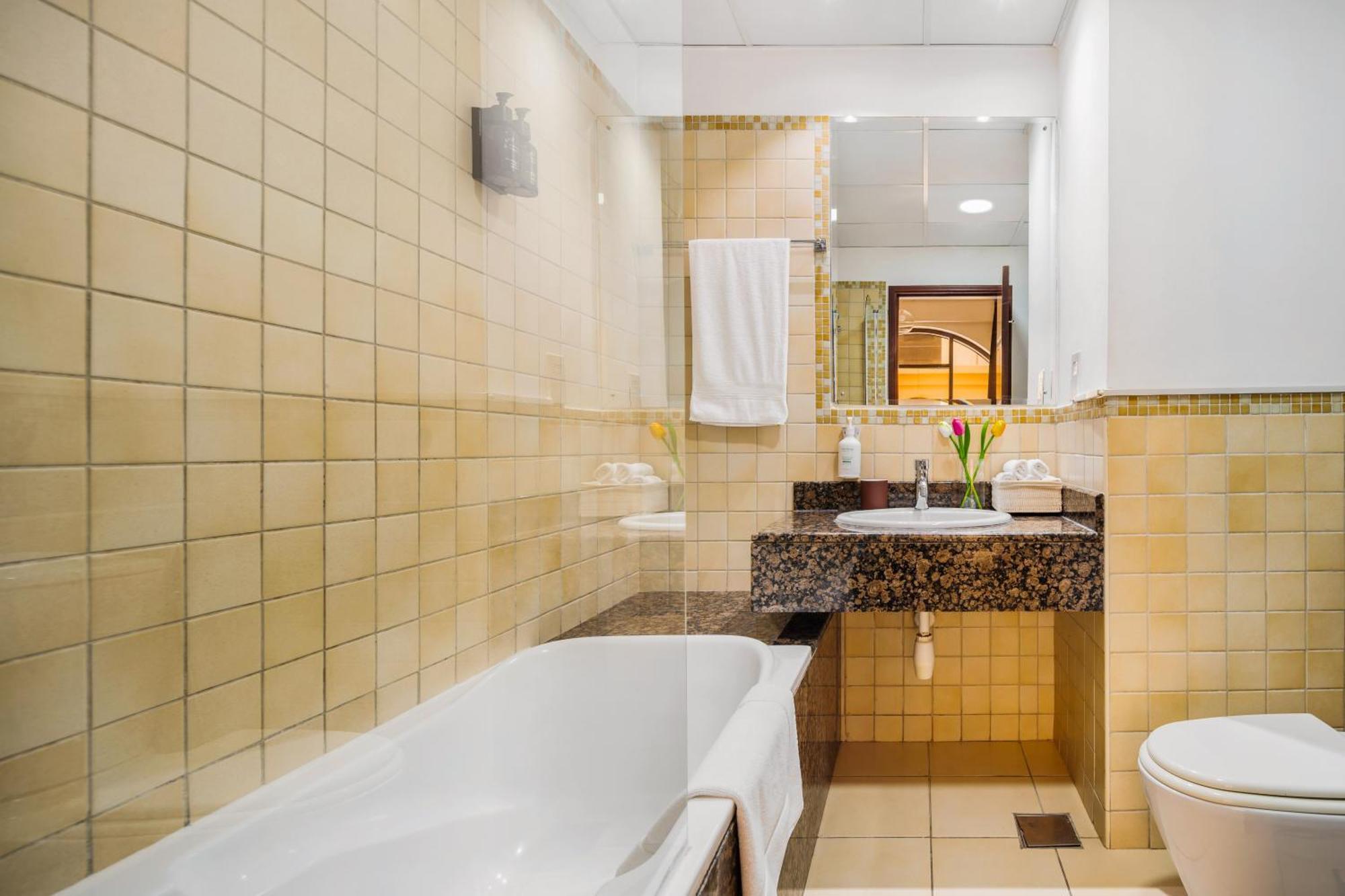 Cosy 4br On Jbr - Close To Shops & Dining, Perfect For Families & Groups - By Sunkissed Homes