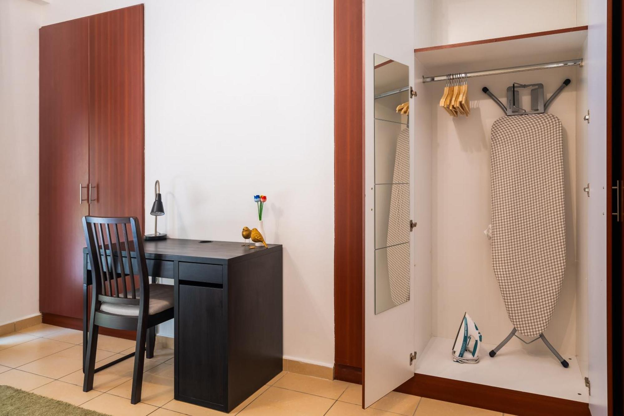 Cosy 4br On Jbr - Close To Shops & Dining, Perfect For Families & Groups - By Sunkissed Homes *